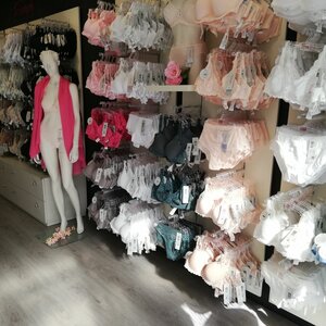 Angelique Beenmode & Lingerie image 2