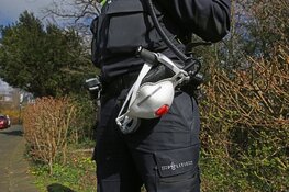 Politieagenten met mondkapjes voorbereid op Corona-incidenten