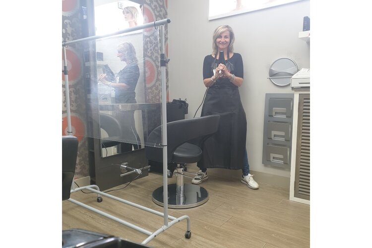 Drukte bij Kapsalon Ficarool/ LiVage Haarwerken Akersloot