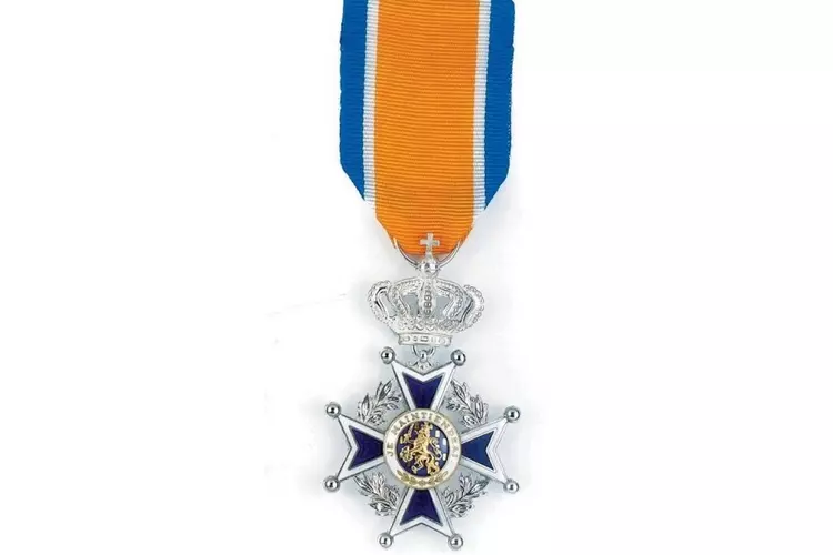 De heer Rosendaal koninklijk onderscheiden