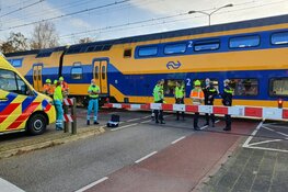 Aanrijding op spoorwegovergang Castricum. Tot in de middag geen treinen tussen Alkmaar en Uitgeest