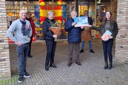 Familie Dijkstra wint reischeque Winkelcentrum Geesterduin