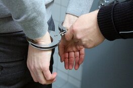 Twee aanhoudingen na bedreiging en beroving