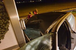 Auto rijdt achter op trailer op A9, bestuurder met schrik vrij