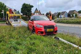 Stuurfout op rotonde in Castricum, bestuurder aangehouden