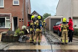 Persoon met spoed naar het ziekenhuis na brand in garage Akersloot