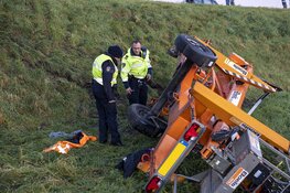 Hoogwerker breekt los van wagen en raakt fietser in Uitgeest