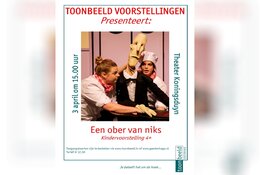 Een ober van Niks in Theater Koningsduyn  zondag  3 april 2022