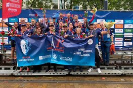 Roparun-team Keep on Running over de finish