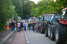 Boeren protesteren met blokkades op A9 en Mediapark