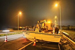 Aanhanger verliest net gekochte boot op A9