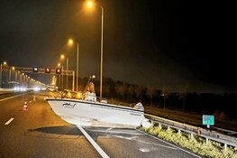 Aanhanger verliest net gekochte boot op A9