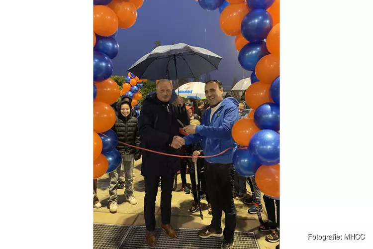 Nieuw hockeyveld voor MHCC officieel  geopend door wethouder Roel Beems