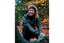 Hardloopfenomeen Nienke Brinkman aan start van NN Egmond Halve Marathon