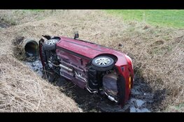 Automobilist in sloot na onwelwording