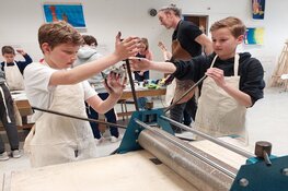 Leerlingen van Helmgras leren etsen maken