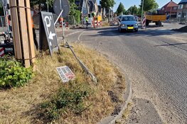 Automobilist raakt van de weg in Limmen