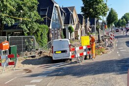 Automobilist raakt van de weg in Limmen