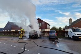 Auto in brand op parkeerplaats Hotel Akersloot