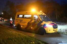 Botsing tussen scooters op fietspad in Bakkum