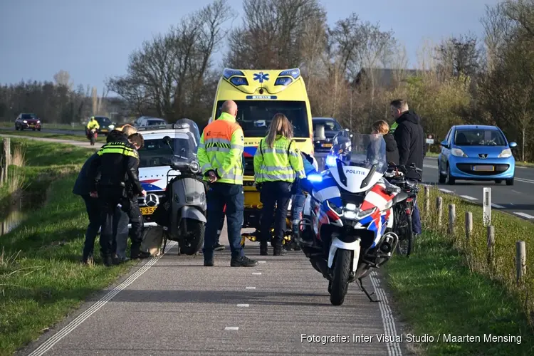 Ongeluk met fietser en scooter op fietspad Castricum