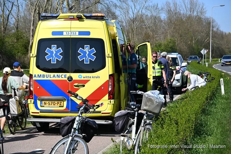 Ongeluk op fietspad in Castricum: wielrenner naar ziekenhuis