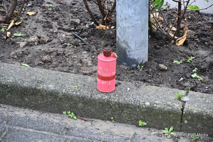 Rookgranaat aangetroffen op parkeerplaats van brandweerkazerne in Limmen