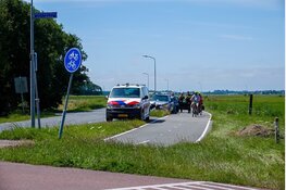 Beschonken bestuurder rijdt lantaarnpaal uit de grond aan Staringerweg in Akersloot