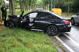 Automobilist verliest macht over het stuur en komt tegen boom terecht in Castricum