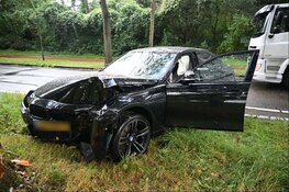 Automobilist verliest macht over het stuur en komt tegen boom terecht in Castricum