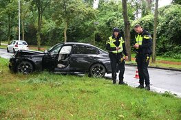 Automobilist verliest macht over het stuur en komt tegen boom terecht in Castricum