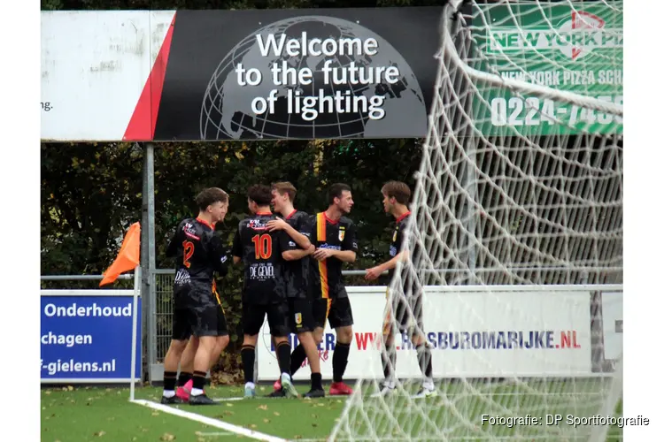 Hattrick Prins helpt Schagen United langs Meervogels in topper