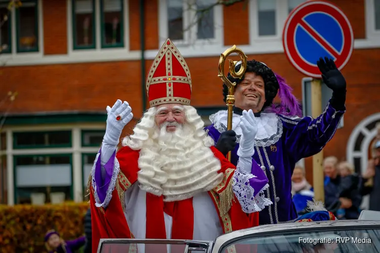 Sinterklaasintocht brengt feestelijke sfeer in Castricum