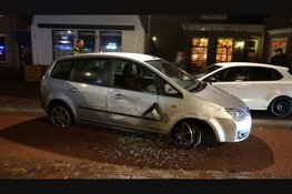 Automobilist rijdt door afzetting in Castricum en botst op meerdere auto's