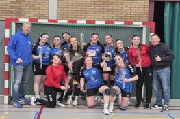 Dit jaar voor het eerst Dames 1 van CSV ... en meteen pakken zij de kampioenstitel!