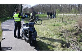 Kind naar ziekenhuis na ongeval met scooterrijder op N513