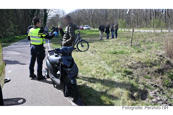 Kind naar ziekenhuis na ongeval met scooterrijder op N513