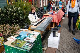 Oranjeplezier op de Bakkummerstraat: feest voor jong en oud in Castricum en Bakkum