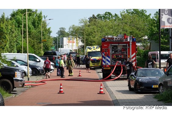 Veel rook bij brand op dak van woning Castricum