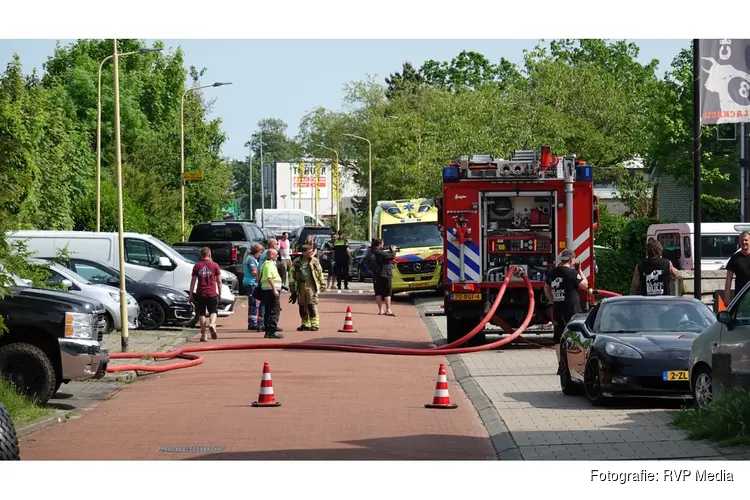 Veel rook bij brand op dak van woning Castricum