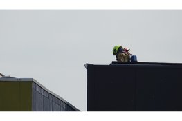 Veel rook bij brand op dak van woning Castricum