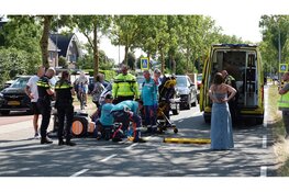 Man op scootmobiel gewond na aanrijding met auto in Akersloot