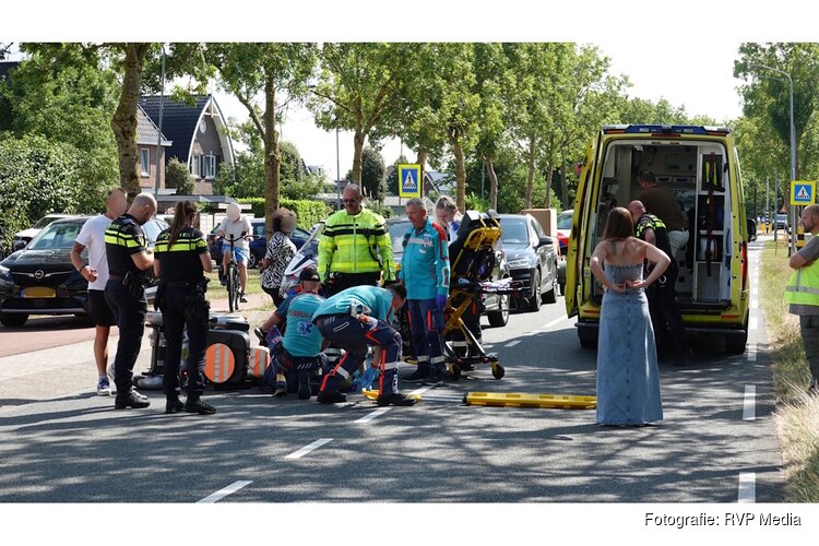Man op scootmobiel gewond na aanrijding met auto in Akersloot