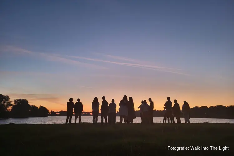 Walk Into the Light: Vroege ochtendwandeling met aandacht voor suïcidepreventie vanuit Geestmerambacht