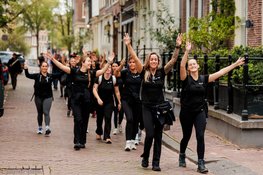 Duizenden roze stappen tussen Amsterdam en Zaandam tijdens hartverwarmende 22e Dam tot Dam Wandeltocht voor Pink Ribbon