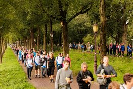 Duizenden roze stappen tussen Amsterdam en Zaandam tijdens hartverwarmende 22e Dam tot Dam Wandeltocht voor Pink Ribbon