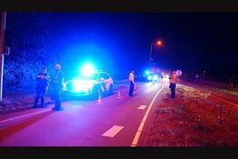 Automobilist ramt verkeersborden in Bakkum en strandt rokend bij Egmond-Binnen