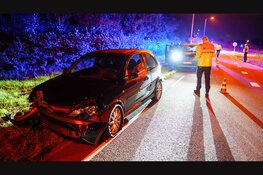 Automobilist ramt verkeersborden in Bakkum en strandt rokend bij Egmond-Binnen