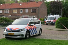 Snorscooter aangereden, brokstukken door hele straat