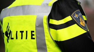 Beschonken 'helpende hand' slaat agent bij nasleep van ongeluk op N9